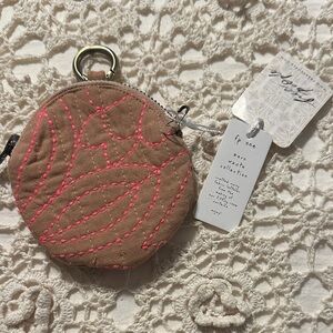 FP One Upcycled Circle Wallet pink rose